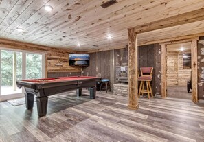 Games room - Campfire Lodge (Sevierville)