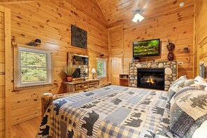 House, Multiple Beds, Hot Tub, Mountain View (Over the Moon) | 2 bedrooms, individually decorated, individually furnished, bed sheets - Over the Moon (Sevierville)