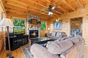 House, Multiple Beds, Hot Tub, Mountain View (Over the Moon) | Living area