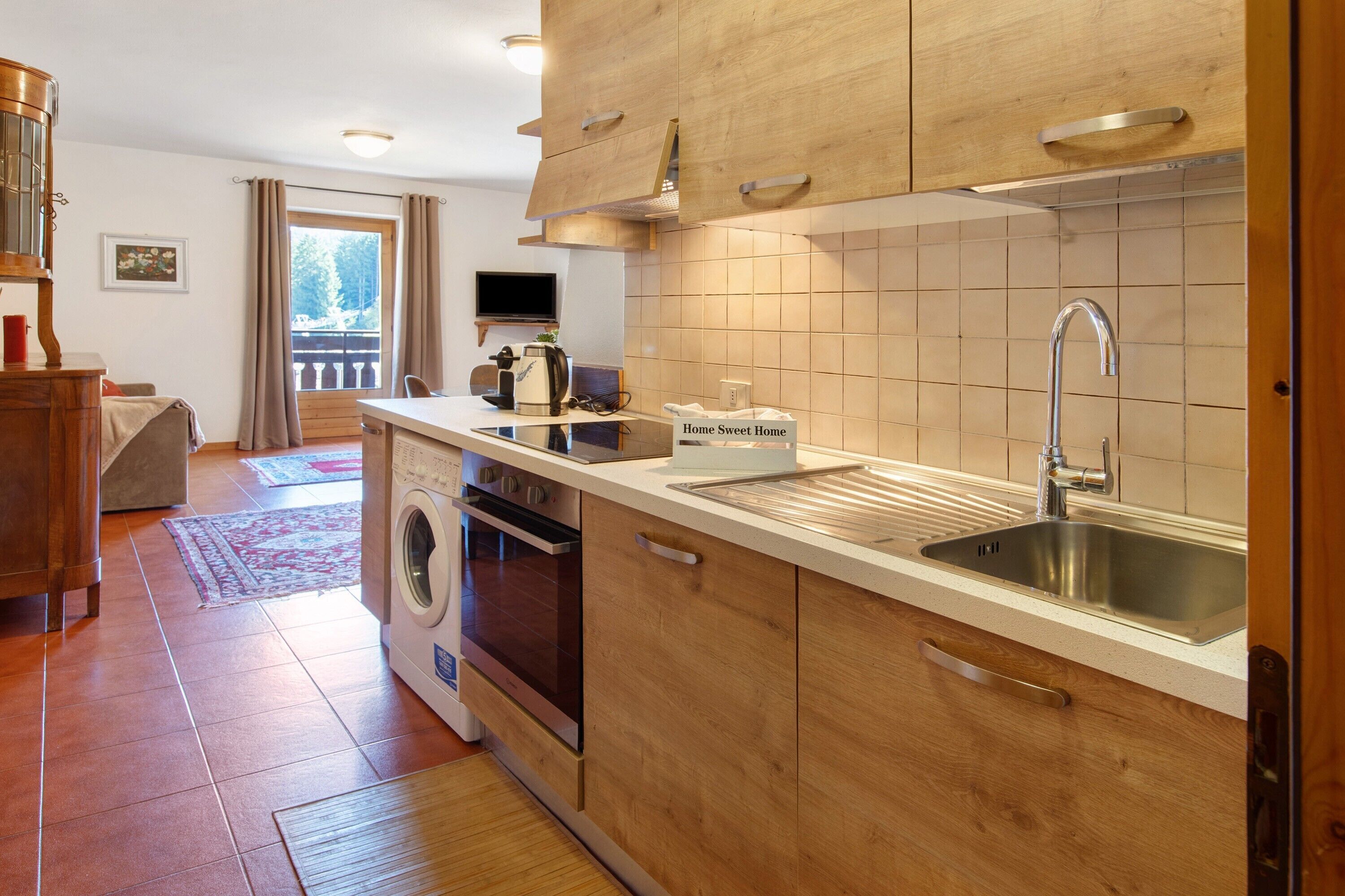 冷蔵庫、オーブン、コンロ、コーヒー / ティーメーカー