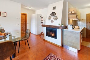 Dining - Apartment 'Cima De' Piazzi' with Mountain View, Balcony and Wi-Fi (Isolaccia)