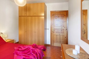 1 bedroom, WiFi, bed sheets - Apartment 'Cima De' Piazzi' with Mountain View, Balcony and Wi-Fi (Isolaccia)