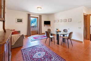 Interior - Apartment 'Cima De' Piazzi' with Mountain View, Balcony and Wi-Fi (Isolaccia)