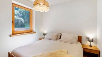 2 bedrooms, WiFi, bed sheets