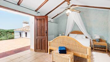 4 bedrooms, WiFi, bed sheets