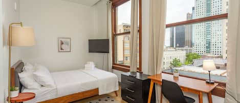 1 habitación, tabla de planchar con plancha, wifi y ropa de cama