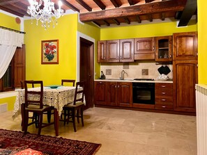 Dining - Agriturismo Santa Luce – Apartment 'Verbena' with Shared Pool, Wi-Fi and Air Conditioning (Foiano della Chiana)