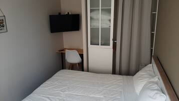 1 bedroom, iron/ironing board, WiFi, bed sheets