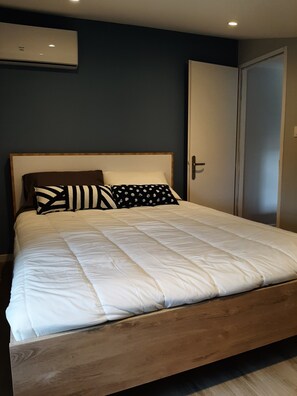 1 chambre, fer et planche à repasser, Wi-Fi, literie fournie