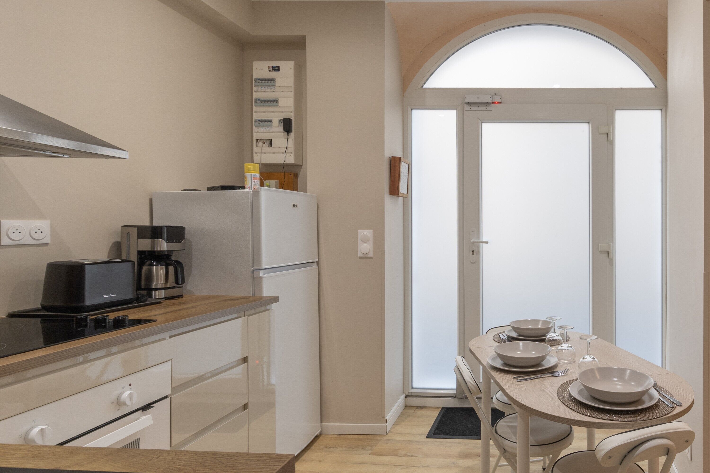 Refrigerador, microondas, horno, placa de cocina