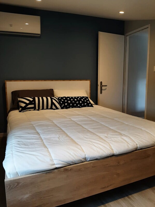 1 habitación, tabla de planchar con plancha, wifi y ropa de cama 