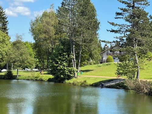 Quiet vacation apartment with lake view, fiber optics & parking - ideal for families