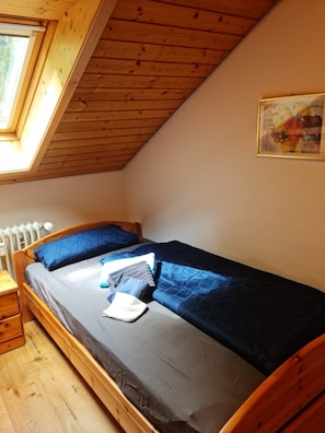 2 bedrooms, desk, iron/ironing board, travel cot