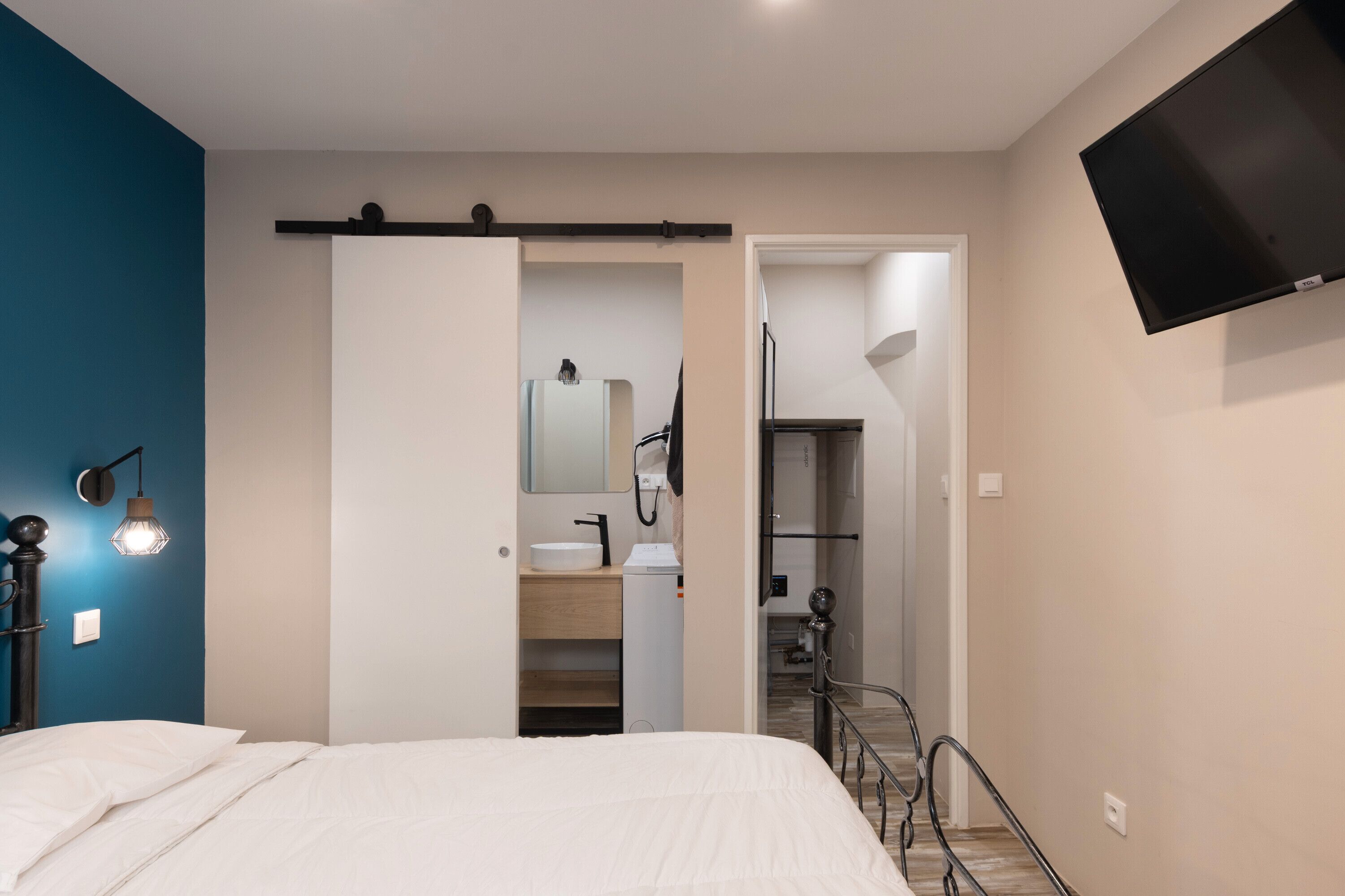 1 chambre, fer et planche à repasser, Wi-Fi, draps fournis