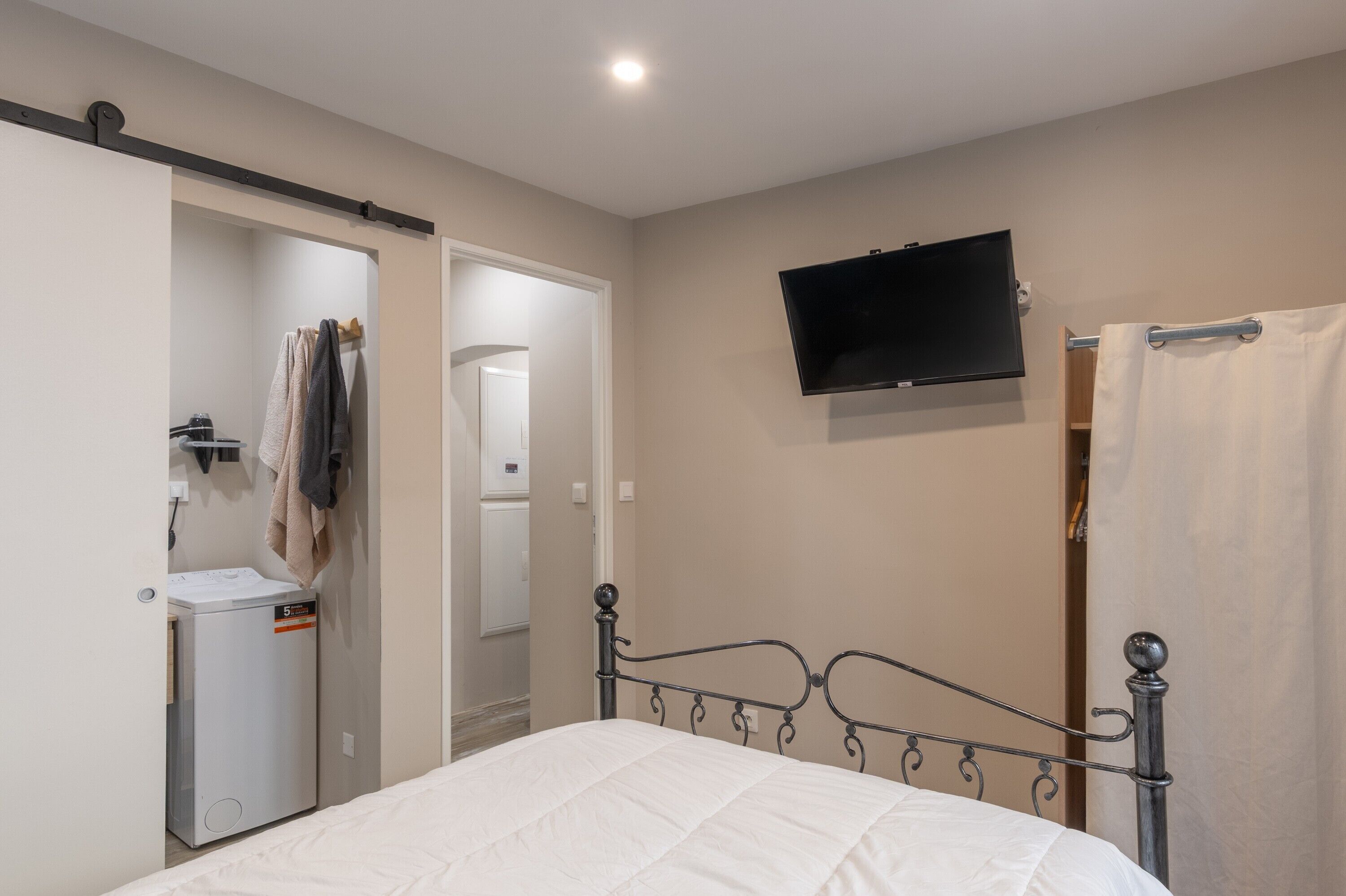 1 chambre, fer et planche à repasser, Wi-Fi, draps fournis