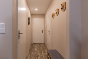 Interior - Apartment '107 - Cosy T2' with Wi-Fi and Air Conditioning (Bourg-Saint-Andéol)