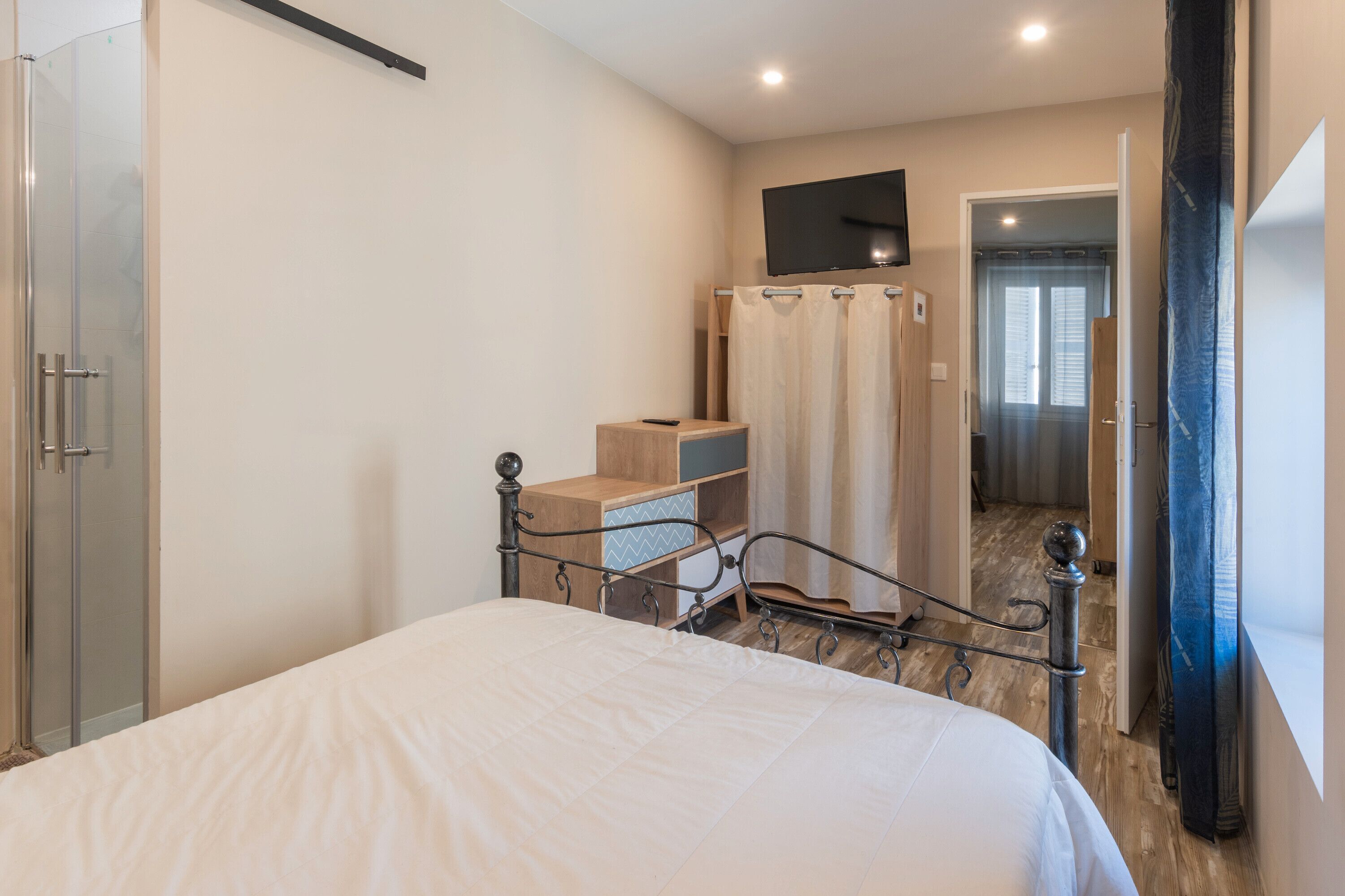 1 chambre, fer et planche à repasser, Wi-Fi, draps fournis