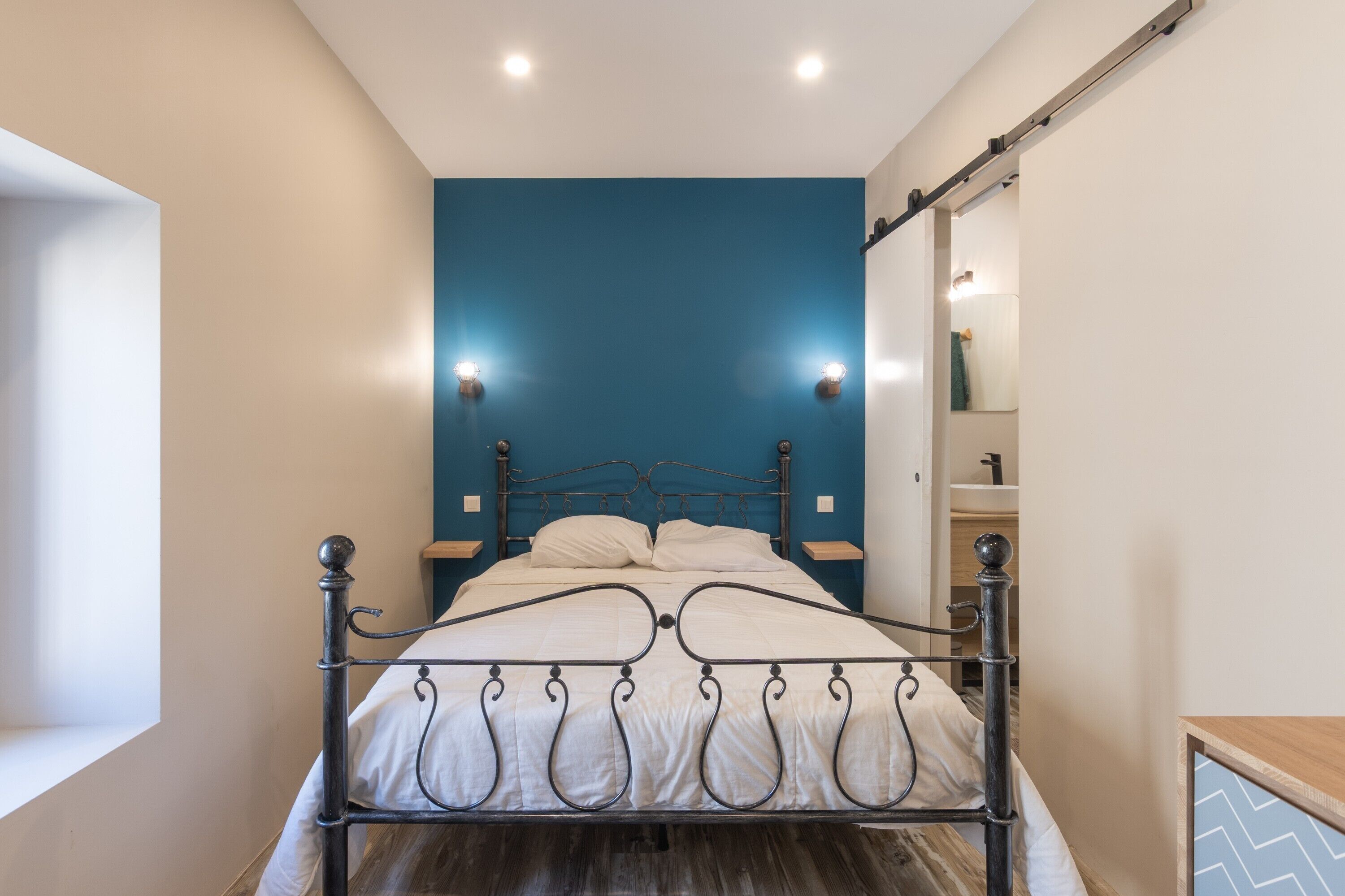 1 habitación, tabla de planchar con plancha, wifi y ropa de cama 