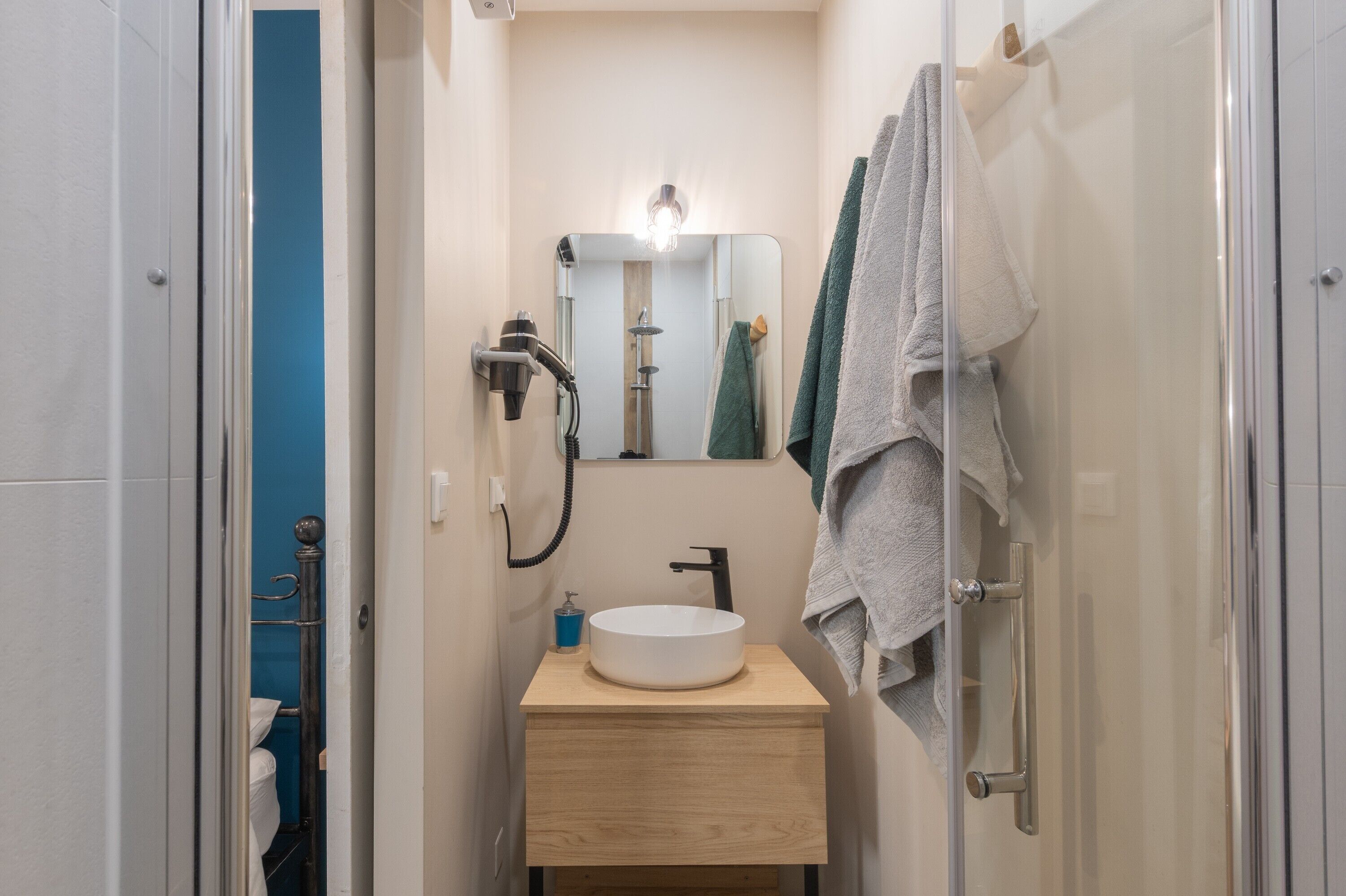 Ducha, secador de pelo, toallas