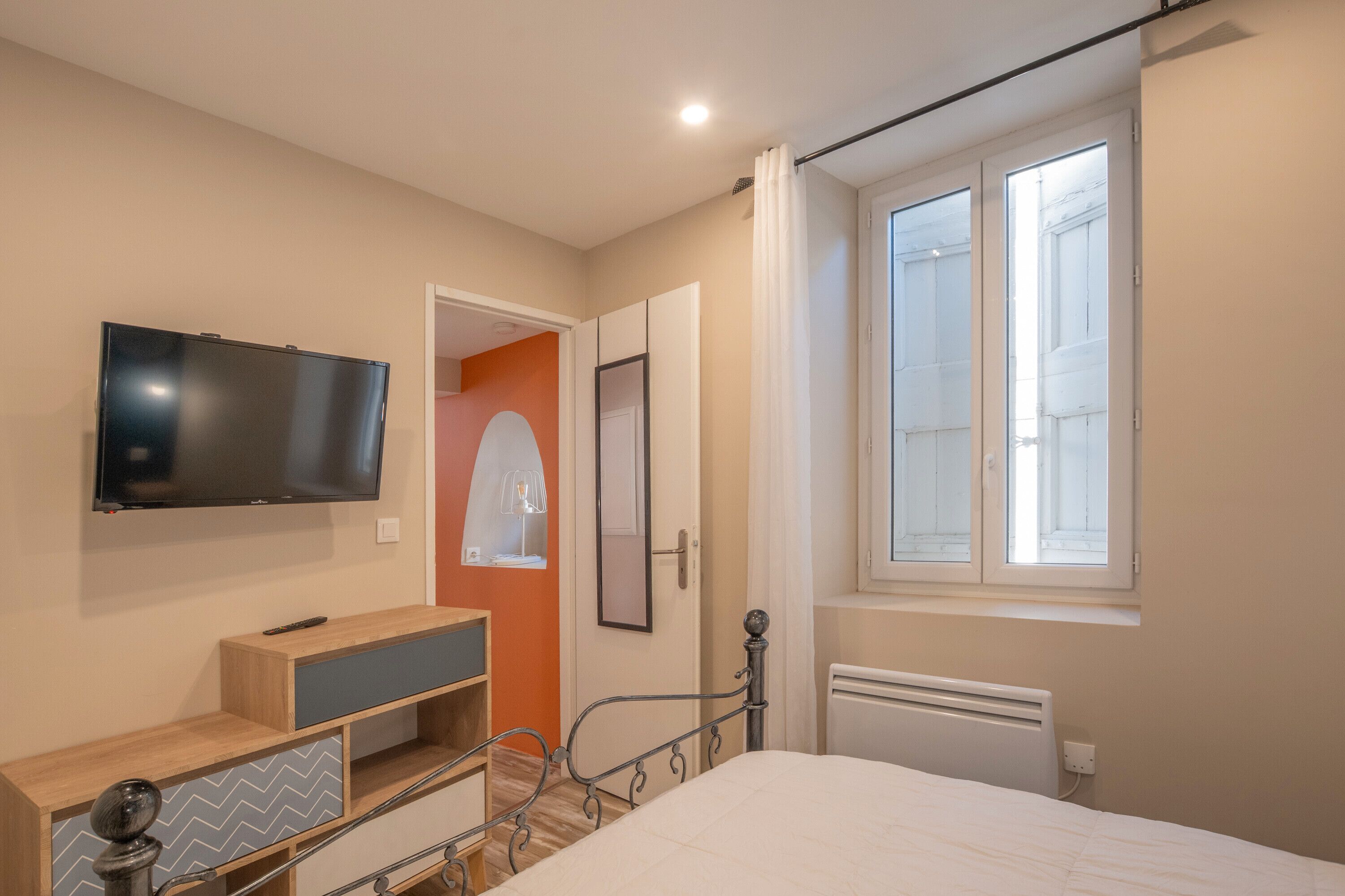 1 chambre, fer et planche à repasser, Wi-Fi, draps fournis