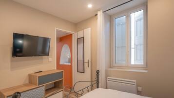 1 chambre, fer et planche Ă repasser, Wi-Fi, draps fournis