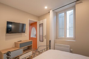 1 chambre, fer et planche à repasser, Wi-Fi, draps fournis