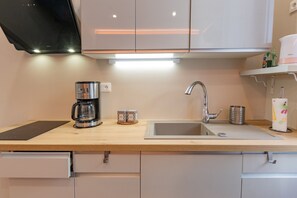 Geladeira, micro-ondas, fogão, cooktop