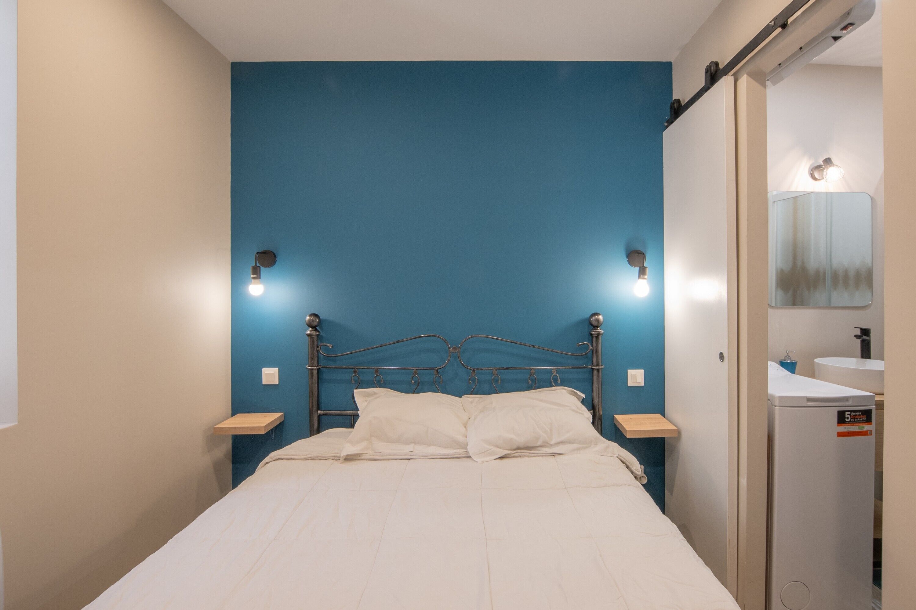 1 slaapkamer, een strijkplank/strijkijzer, wifi, beddengoed