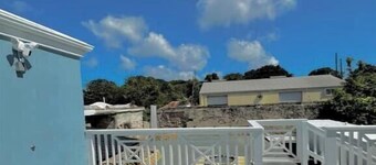 “Guavaberry”studio near beaches! SweetTart on King