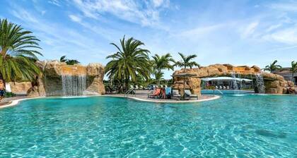 Golf Course Home | Heated Pool, Hot Tub & Gym!