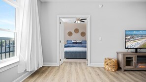 2 bedrooms, iron/ironing board, WiFi, bed sheets - Spacious 2 bd-2 ba in the Heart of Asbury Ave (Ocean City)