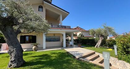 Villa « Diamante » avec Vue sur la Mer, Wi-Fi et Climatisation