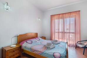 2 quartos, ferros/tábuas de passar roupa, Wi-Fi, roupa de cama