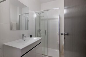 Shower, towels