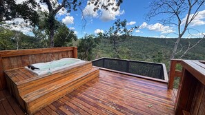Chalet | Private spa tub
