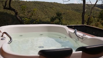Chalet | Private spa tub