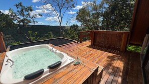 Chalet | Private spa tub
