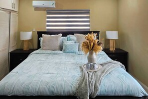 2 bedrooms, in-room safe, iron/ironing board, free WiFi - Luxury Escape at Serenity Palms Ja. (Ocho Rios)