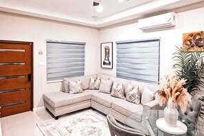 Smart TV, biblioteca musical, videoteca y estéreo 