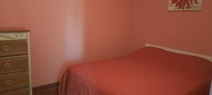 1 soverom, strykejern/-brett, wi-fi og sengetøy