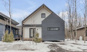 Exterior - Aigle Blanc Comfort & Nature Spa, Fireplace (Pont-Rouge)