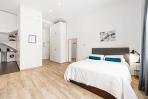 1 dormitori, planxa i posts de planxar, wifi i roba de llit