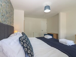 2 bedrooms, individually decorated, individually furnished, free WiFi - 21A High Street (Jedburgh)