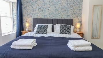 2 عدّة غرف نوم وبديكورات فريدة لكل غرفة وطراز فريد لكل وحدة