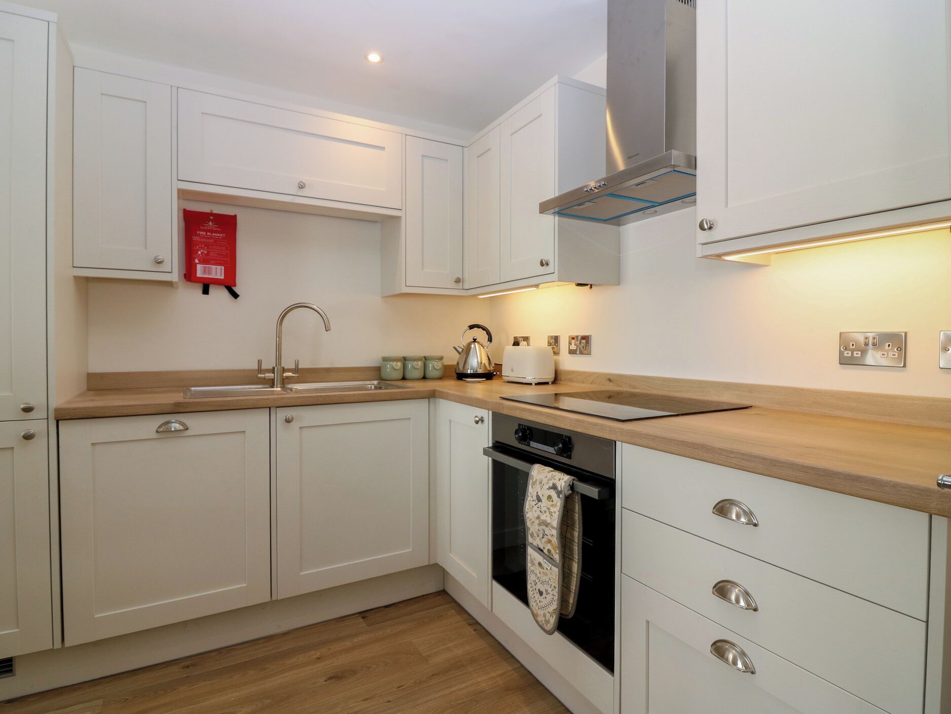 Dishwasher, cookware/dishes/utensils