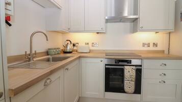 Dishwasher, cookware/dishes/utensils