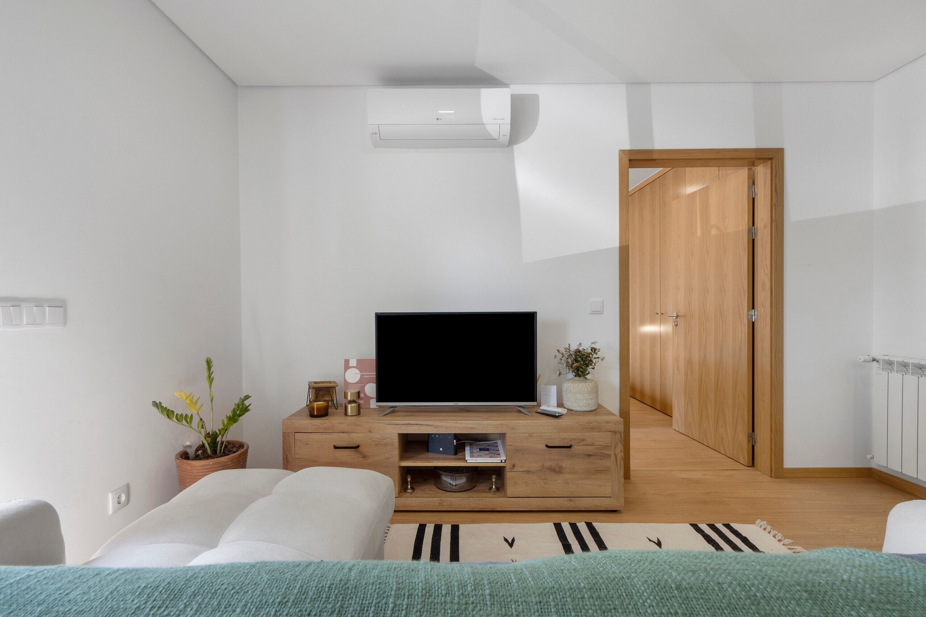 1 habitación, tabla de planchar con plancha, wifi y ropa de cama 