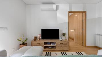 1 habitación, tabla de planchar con plancha, wifi y ropa de cama