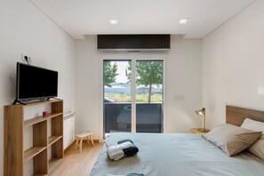 1 habitación, tabla de planchar con plancha, wifi y ropa de cama