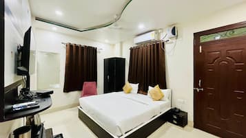 Executive Double Room, City View | Laptop workspace, iron/ironing board, rollaway beds, free WiFi